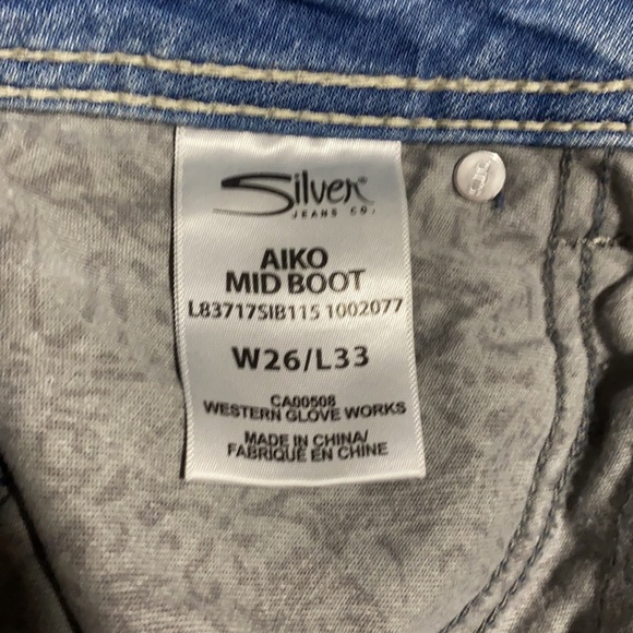 Silver Light Wash Jeans - Picture 4 of 4